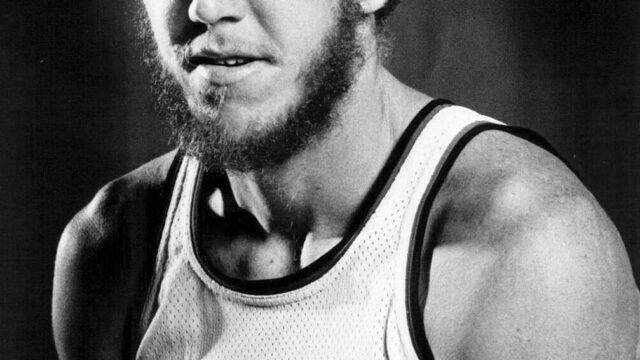 Bill Walton, basketball Hall of Famer, dies at 71