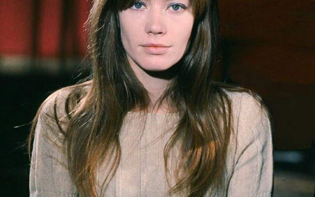 Françoise Hardy, French pop icon, dies at 80