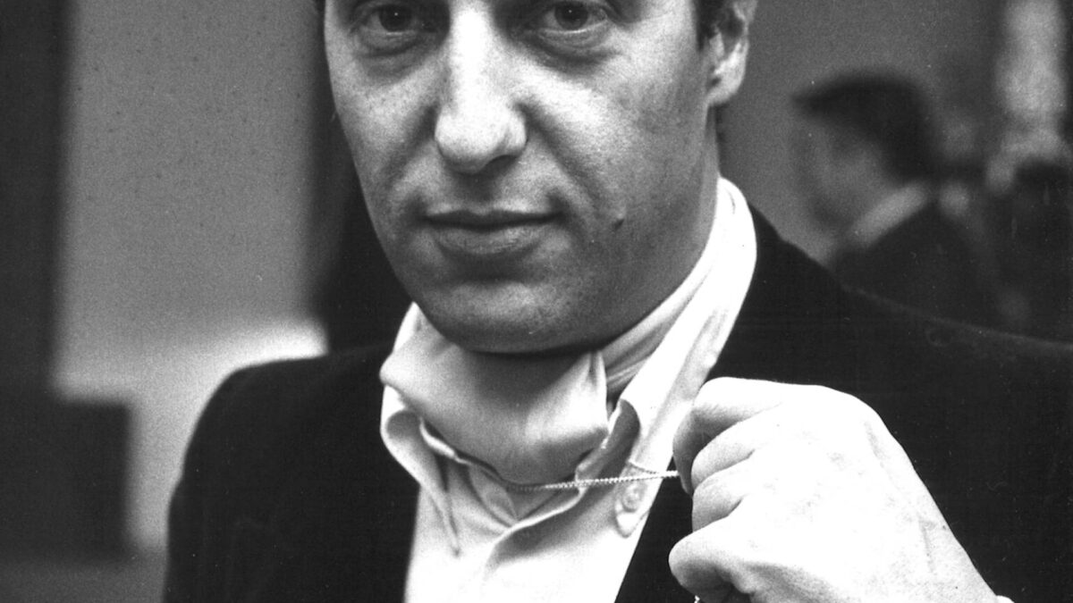 Frederick Forsyth, thriller novelist, dies at 86