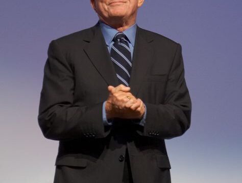 Phil Donahue, talk show pioneer, dies at 88