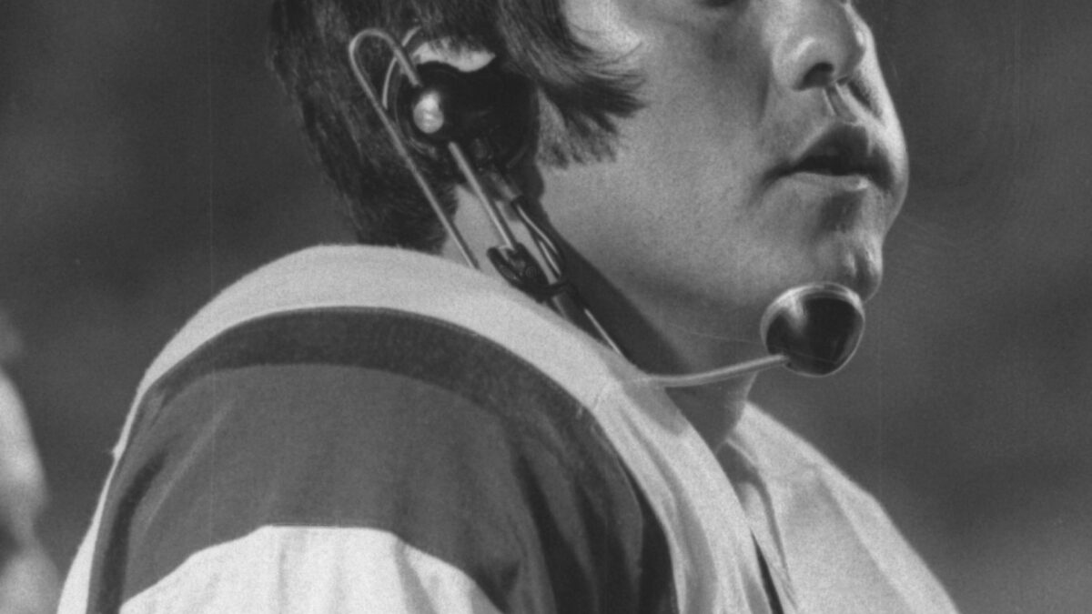 Roman Gabriel, NFL MVP quarterback, dies at 83