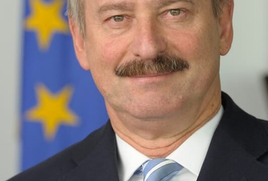 EU Powerhouse Falls Silent: Beloved Estonian Leader Siim Kallas Passes Away at 77