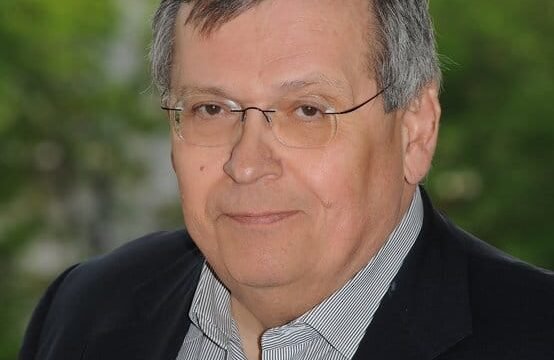 Greek Finance Minister and Politician Stefanos Manos Passes Away at 86