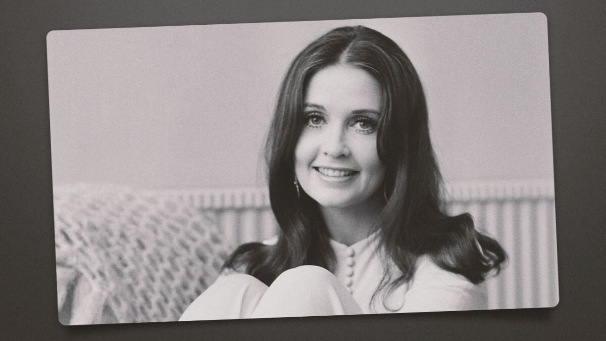 Anjanette Comer, actress known for ‘The Loved One’ and ‘The Appaloosa,’ dies at 86
