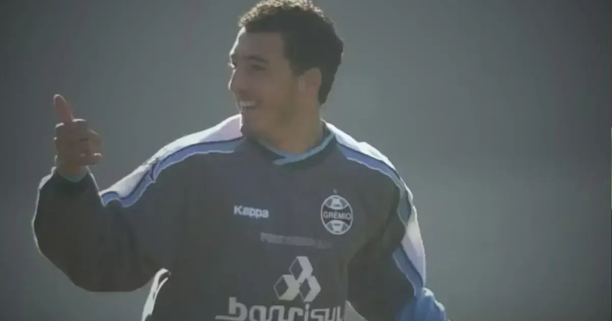 Emerson Leal, former Grêmio midfielder, dies at 46 after collapsing during a match