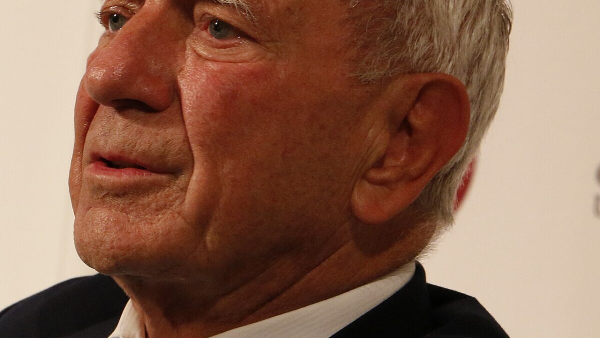 Milan Panić, drug company founder who challenged Milošević, dies at 96