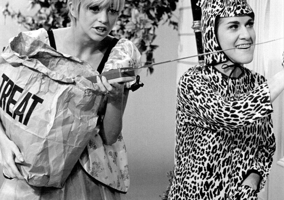Ruth Buzzi, Gladys Ormphby on Laugh-In, dies at 88